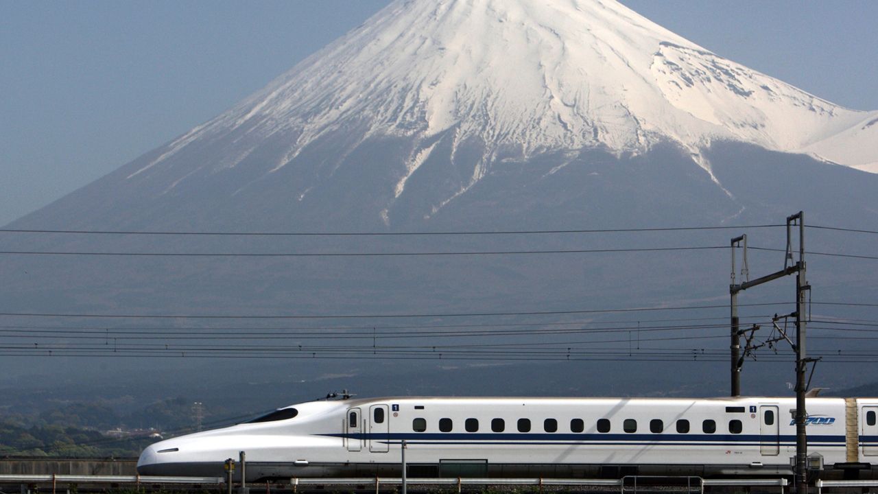 Tokyo-Osaka Bullet Train Bids Farewell to Snack Cart Service, Ushering in a New Era of Travel